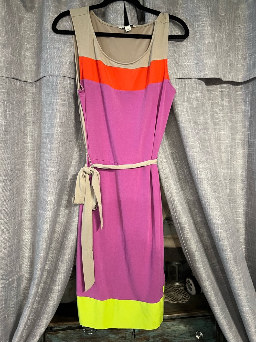 EUC! Banana Republic Sleeveless Multi color Dress! Sz LARGE!